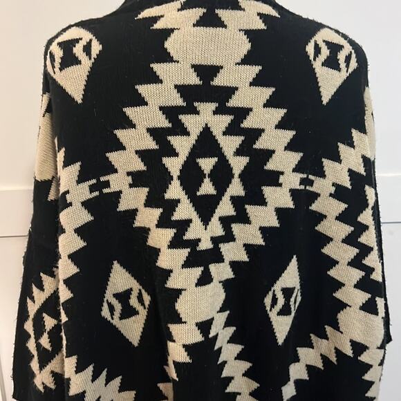 Womens BCBGMaxazria 3/4" Sleeve Aztec Chunky Knit Cardigan. Size S/M - Picture 7 of 7